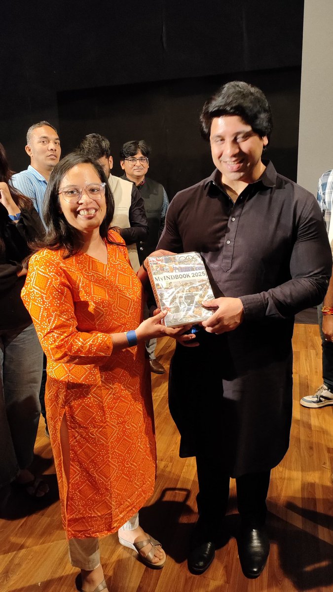 Sanatan_Kranti's tweet photo. .@Shehzad_Ind it was an honour & privilege to meet you at the Vadodara Youth Conclave 3.0 & present #MyIndBook 2025 to you. I was surprised to learn that you still remembered our meeting @Themsubaroda for a conference twenty years ago in 2005 🙂 https://t.co/dgtBEjiugw