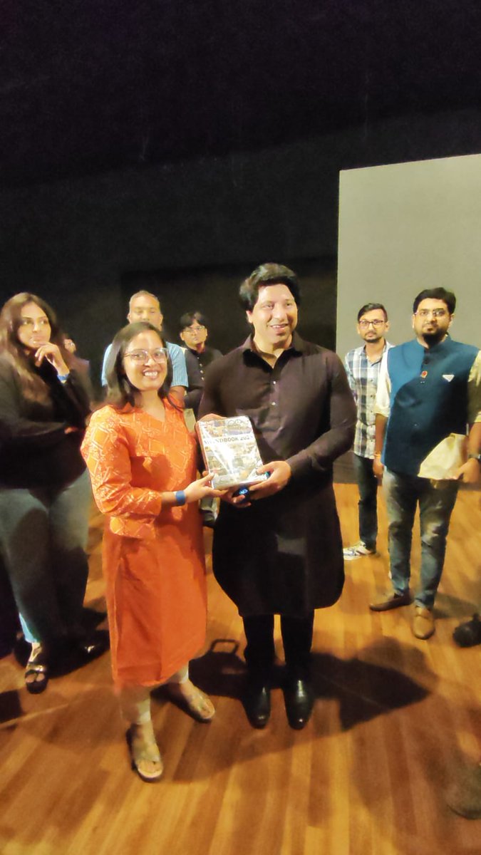 Sanatan_Kranti's tweet photo. .@Shehzad_Ind it was an honour & privilege to meet you at the Vadodara Youth Conclave 3.0 & present #MyIndBook 2025 to you. I was surprised to learn that you still remembered our meeting @Themsubaroda for a conference twenty years ago in 2005 🙂 https://t.co/dgtBEjiugw