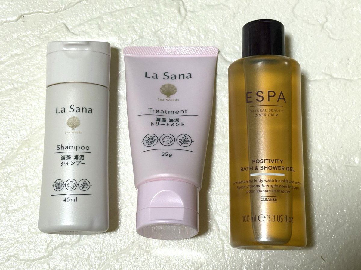 SatoriAmatsuka's tweet image. 【 シャワーの時間です 】

贅沢感を味わいたくて、ラサーナと
ESPAのシャワージェルをチョイス。

リッツカールトンのスパってこのシャワージェルの香りなのかな〜潤沢な資金があったら一回行ってみたい♡

ラサーナ、髪ツヤツヤサラサラになるから好き〜。

#ESPA
#LaSana