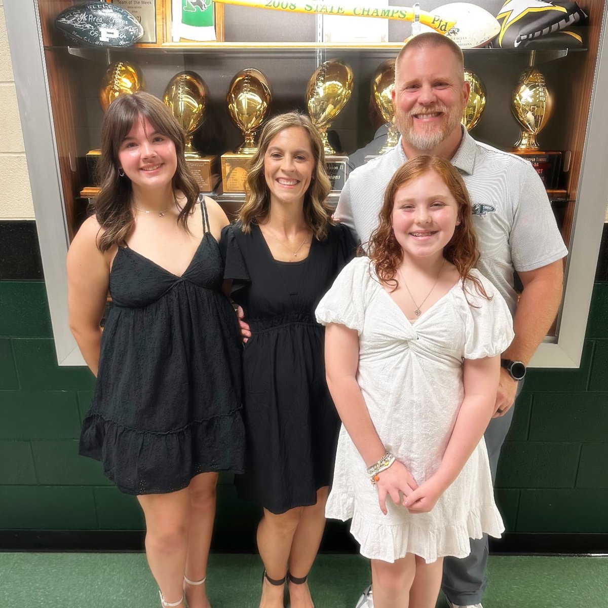CoachSteamroll's tweet image. These 3 beautiful ladies make this old ball coach look good. Blessed to have them next to me as we start another football season. 

Year 9 at THE Prosper High School!

Go Eagles! 🏈 🦅
#Steamrollers #CoachesFamily