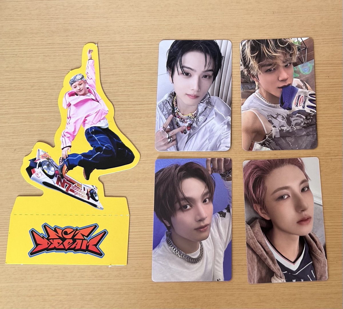 sa39132138's tweet photo. NCT DREAM NCTDREAM BTTF Go Back To The Future ドリム トレカ ペーパースタンド
交換

譲　💚　ロンジュン ジェノ ヘチャン チソン

求　💖　同種　マーク

郵送希望です📮

お気軽にお声がけください🙇‍♀️ https://t.co/dq4g7dtyqU
