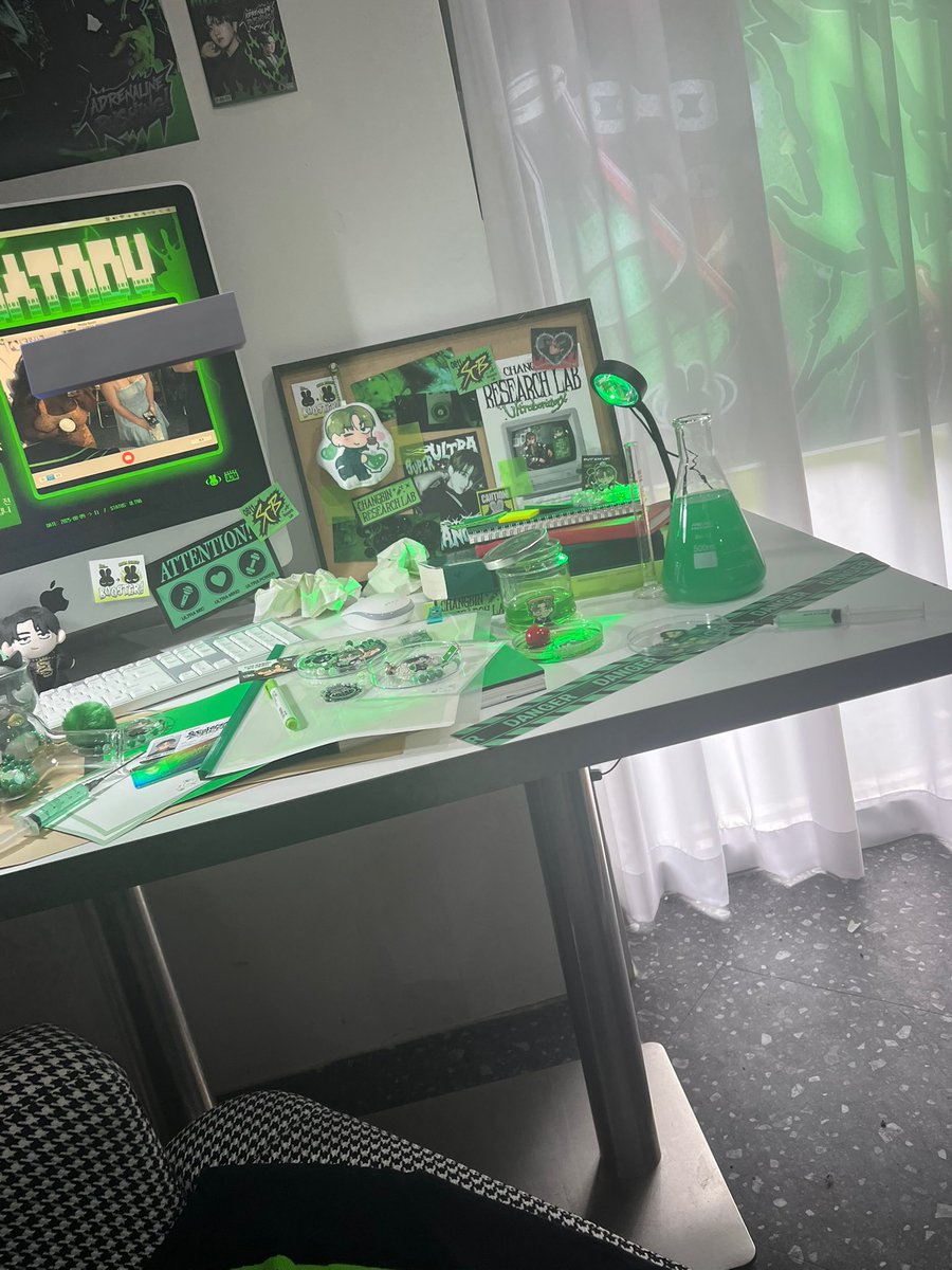 hyunsunglixer's tweet photo. went to the #ultraboratory 💚 happy birthday changbin. theres no one else id wanna share my birthday with and its an honor to share w someone as lovely and thoughtful and talented as you 

#SKZ #창빈 #CHANGBIN #ChangbinOurSeolarSystem
#창빈생일_상태는_ULTRA
#HappyChangbinDay https://t.co/qP0PEAPrcU