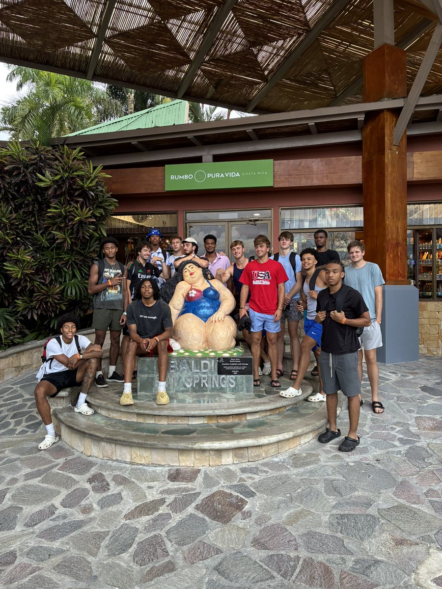 RockhurstMBB's tweet photo. Another fun day at the La Paz Waterfall Gardens and the Baldi Hot Springs🌋One more game tomorrow evening to wrap up the foreign tour before heading home‼️
#RockU🪽 https://t.co/sn28Q8hrtn