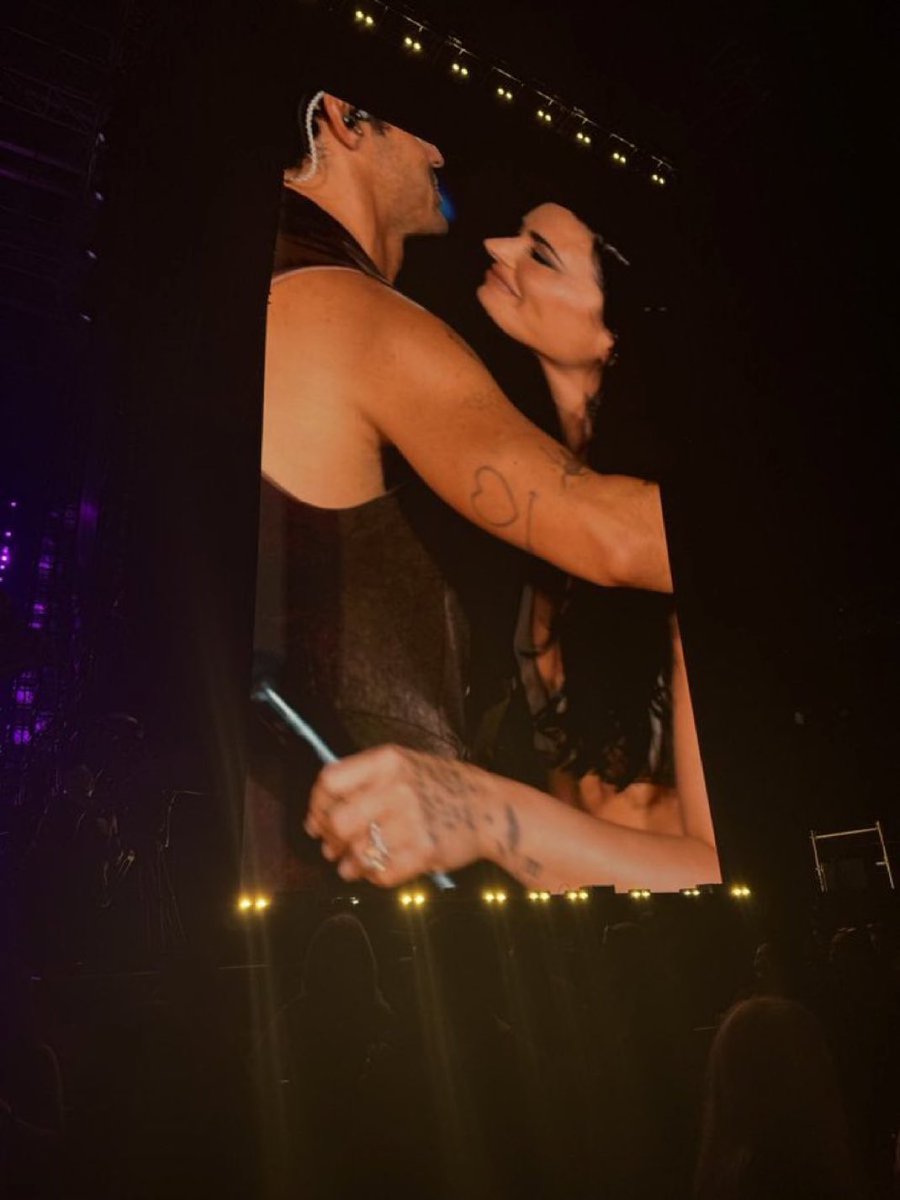 sckerforu's tweet photo. O PRIMEIRO CASAL QUE EU SHIPPEI NA VIDA, EU AMO VOCÊS https://t.co/p2FlsSb7XU