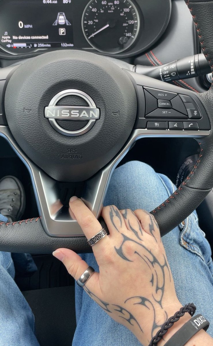 oreo_stufed's tweet photo. finally in a new car 😩 https://t.co/OcBq0CjuCL