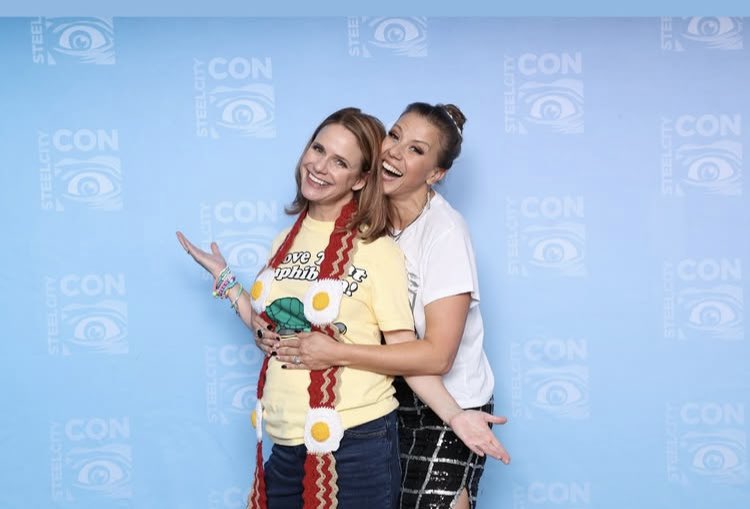 MrsGibbler_'s tweet image. The SheWolf Pack and Steve went to Comic Con this weekend @MrsDeejHale @ExpertOfFood