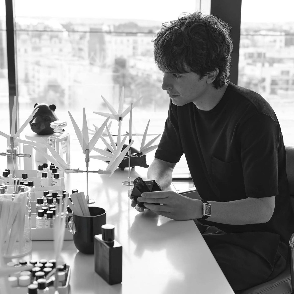 MARAVILHOSO!

Timothée Chalamet para o Bleu de Chanel L’Exclusif.