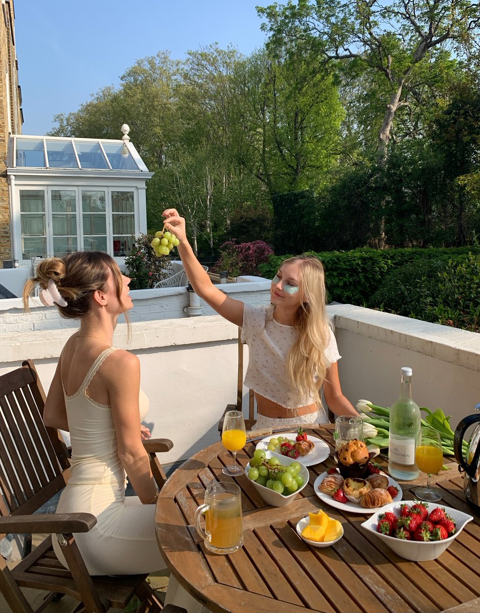 if you wont feed me grapes like this then i dont want you 🍇