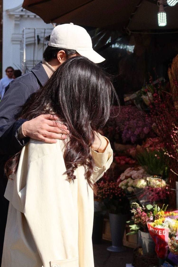 السعاده 
أن تلتقي بمن يشبه 
 روحك كثيرا 
    فتشعر كاأنما التقيت
       بنفسك