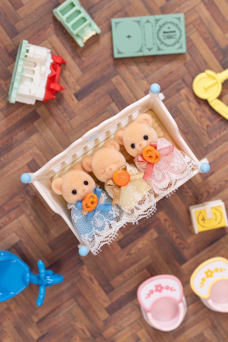 ビスケットクマのみつごちゃん すこやかセット

ねちゃった。
ねちゃったね。

そーっとビスケット食べようね。
  
#PR 
#シルバニアファミリー 
#SylvanianFamilies 
#シルバニア公式アンバサダー