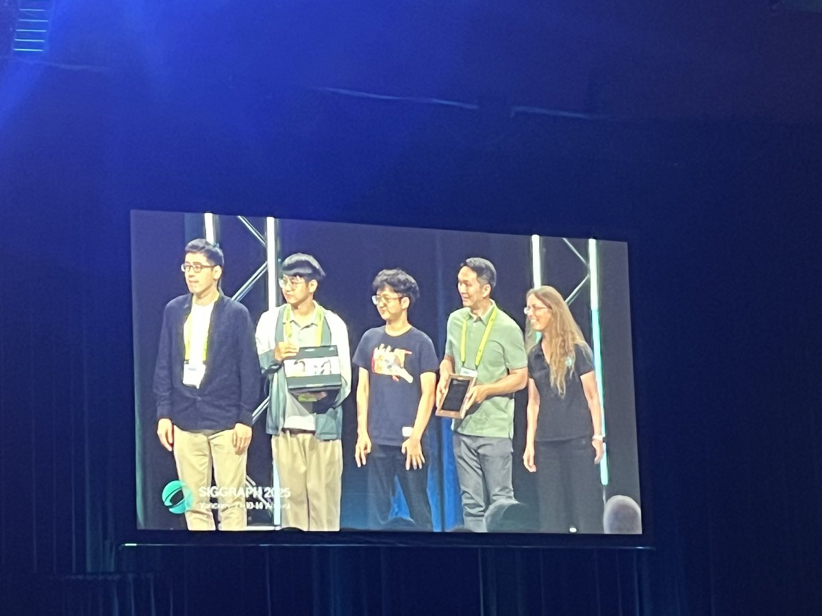 DeemosTech's tweet photo. 🏆And the #SIGGRAPH2025 best paper goes to…
#Deemos/#Rodin/#Hyper3D Team🎉
( Sorry, we have many names😳
This is their third nomination @siggraph , and their first dazzling win!🔥 https://t.co/hEjLb5ek8W