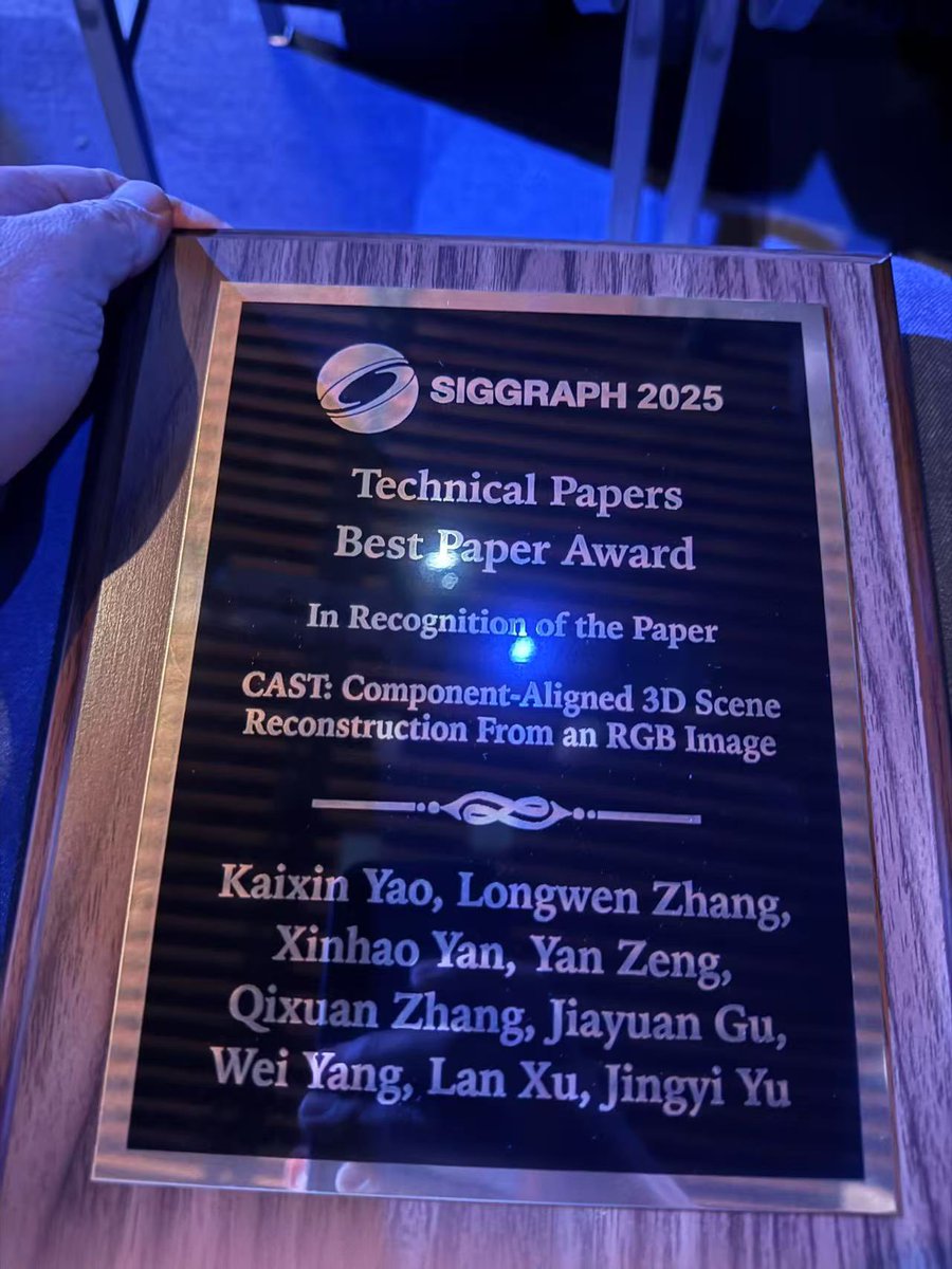 DeemosTech's tweet photo. 🏆And the #SIGGRAPH2025 best paper goes to…
#Deemos/#Rodin/#Hyper3D Team🎉
( Sorry, we have many names😳
This is their third nomination @siggraph , and their first dazzling win!🔥 https://t.co/hEjLb5ek8W