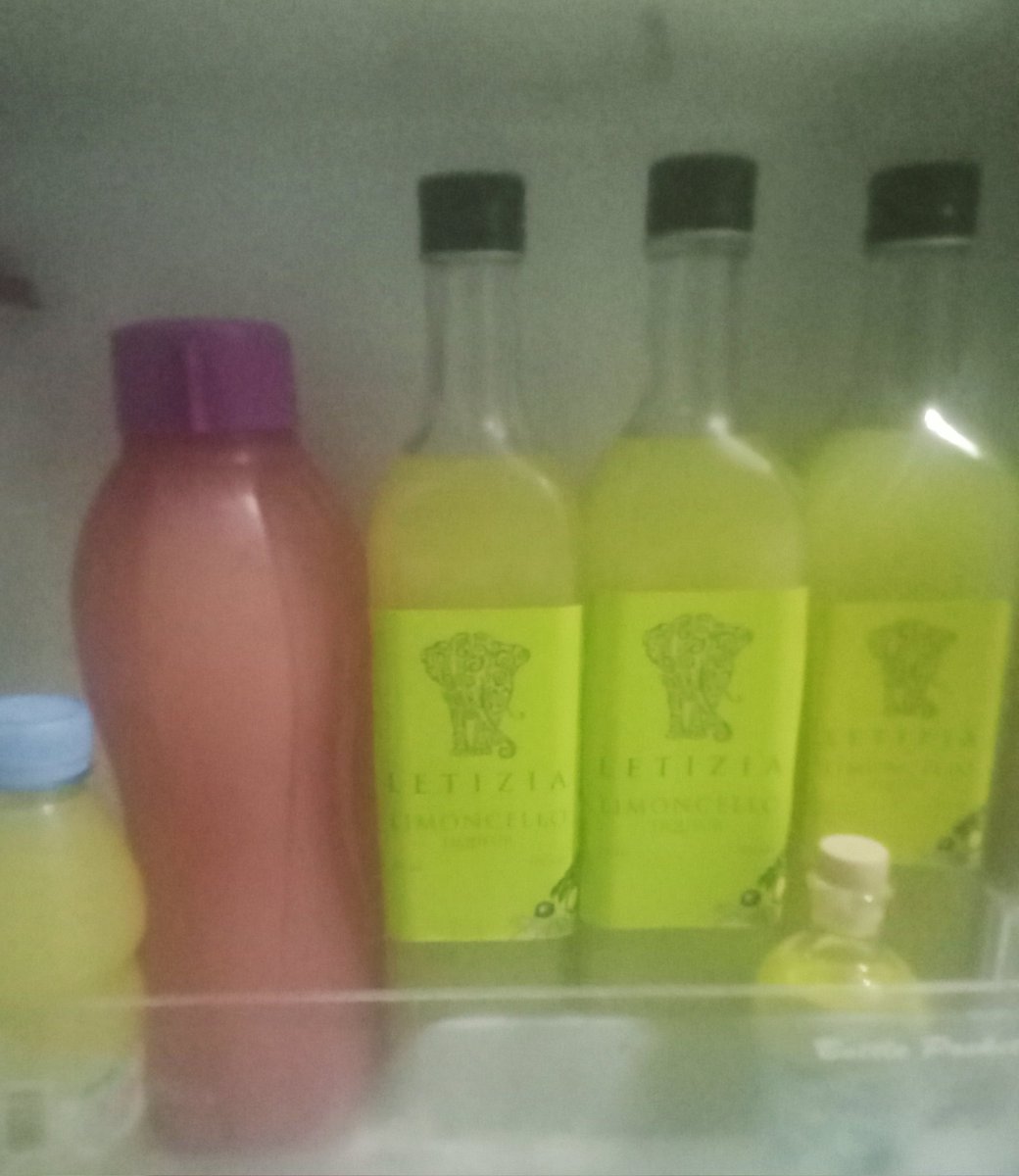 Nyetok ndik rumah siapa tau ada temen dateng....
#limoncello #letizia