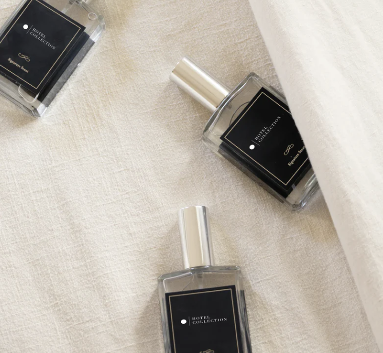 LiveWellToday0's tweet photo. Stale air has no place in a room with the right spray 🌿🌟. Just a few spritzes are enough to infuse any space with a vibrant, long-lasting fragrance that refreshes the entire room. #FreshScents #RoomSpray #HomeStyle https://t.co/yJItP9PF7q