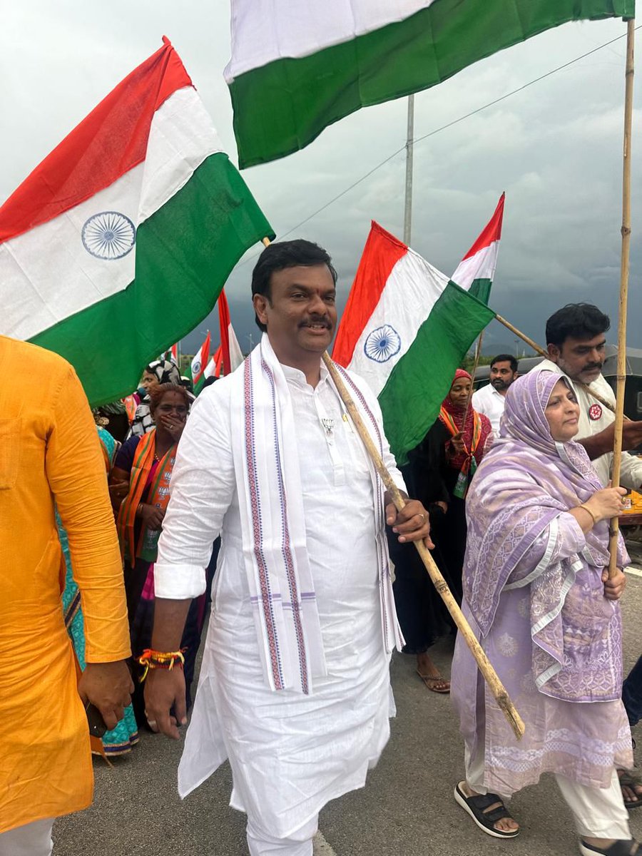 MadhavBJP's tweet photo. ప్రధాని శ్రీ Narendra Modi గారి ఆదేశాల మేరకు రాయచోటి లో చేపట్టిన తిరంగా యాత్ర…

#TirangaYatra

@BJP4India @JPNadda
@shivprakashbjp @blsanthosh
@BJP4Andhra https://t.co/I6oSgP9NkV