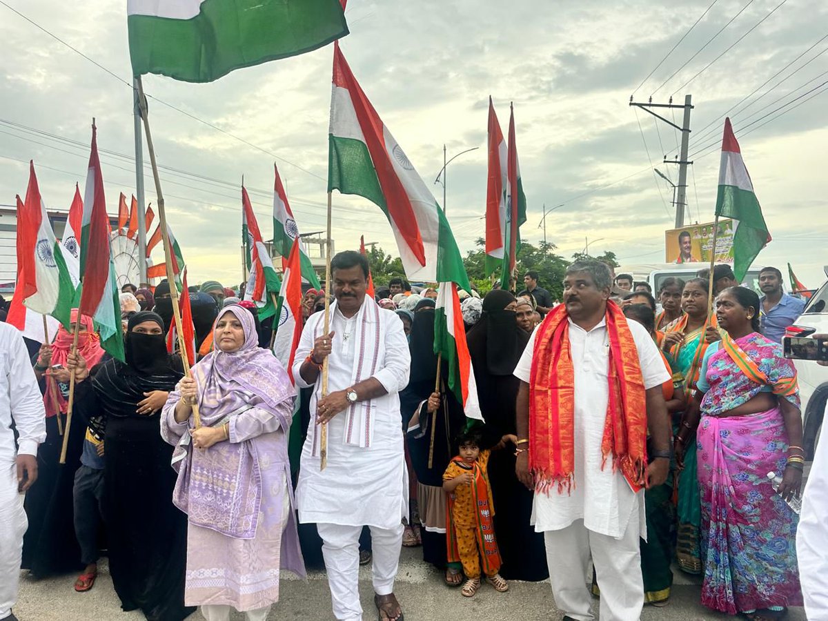 MadhavBJP's tweet photo. ప్రధాని శ్రీ Narendra Modi గారి ఆదేశాల మేరకు రాయచోటి లో చేపట్టిన తిరంగా యాత్ర…

#TirangaYatra

@BJP4India @JPNadda
@shivprakashbjp @blsanthosh
@BJP4Andhra https://t.co/I6oSgP9NkV