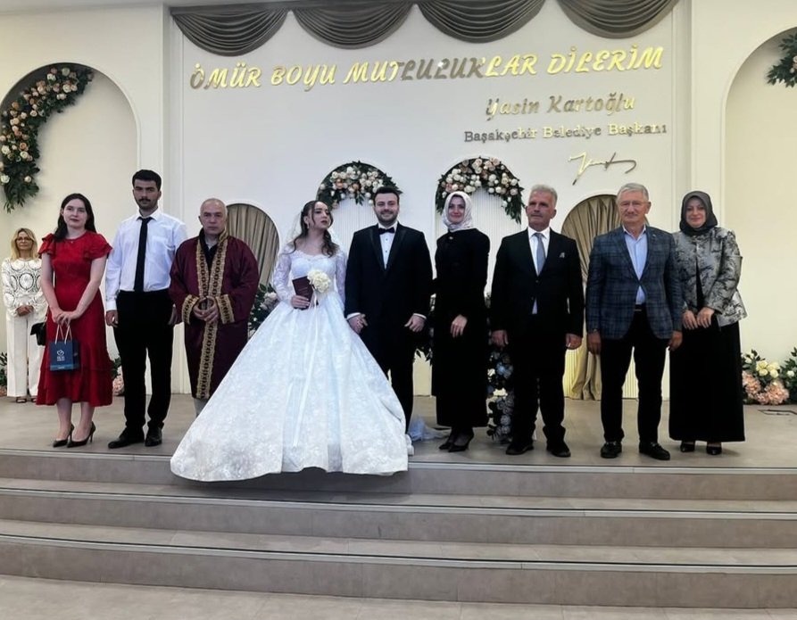 BASEDER_'s tweet photo. Başakşehir Engelliler Derneği olarak Dernegimizin Danışmanı Yunus Oğuz beyin biricik oğlu Recep Tayip'bin Nikah merasimine katıldık Genç çiftlerimize bir ömür boyu mutluluklar dileriz Başakşehir Engelliler Derneği yönetimi adına Başkan Abdullah Polat https://t.co/8thKQpAlkm