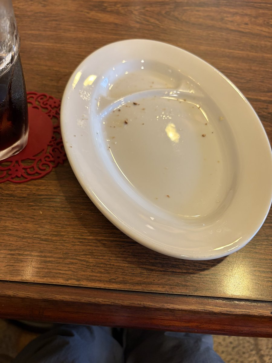 大阪に来てトースト食べました❣️
食べ終わったら餃子が食べたくなりました❣️❣️

#おでかけげっ歯類