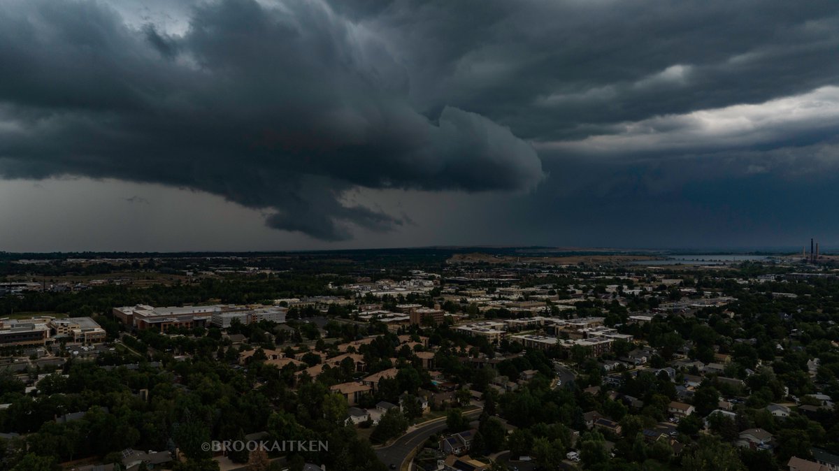 Brookaitken's tweet photo. I swear this was gonna start to spin up!!! 🌪️ It dropped like a rock & had a nice little hook..
Boulder looking North East towards Longmont. @NWSBoulder @NWS @CReppWx
#COWX #coloradoweather #stormchasing #Drone #boulder #extremeweather #tornado https://t.co/SPu2AwV7Cw
