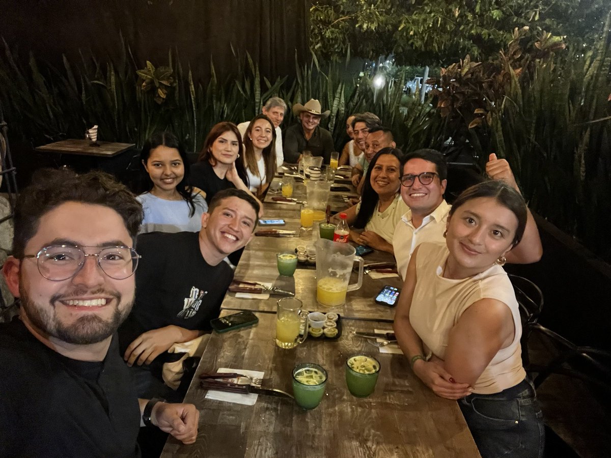 Yulmer Pérez Galvis (@yulmerperez) on Twitter photo Encuentro con nuestro Gobernador verde del departamento de Casanare César Zorro <a href="/CesarOrtiZorro/">César Ortíz Zorro</a> 💚🌻
<a href="/PartidoVerdeCoL/">Partido Alianza Verde 🌻</a> Encuentro con nuestro Gobernador verde del departamento de Casanare César Zorro <a href="/CesarOrtiZorro/">César Ortíz Zorro</a> 💚🌻
<a href="/PartidoVerdeCoL/">Partido Alianza Verde 🌻</a>