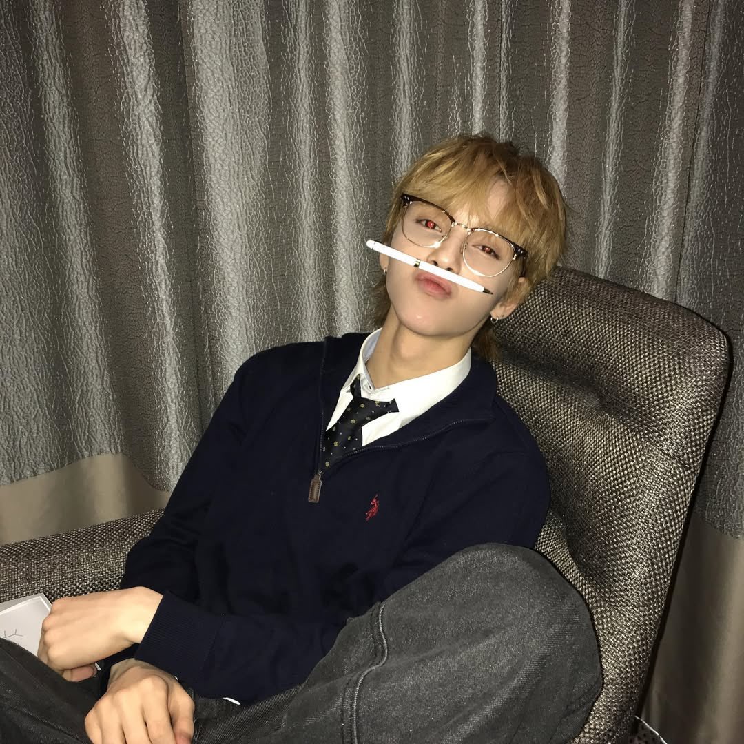 Happy 20th birthday, Daniel. May you always be surrounded by the love of many people😍

#HappyDanielDay_
#이다니엘_생일축하합니다