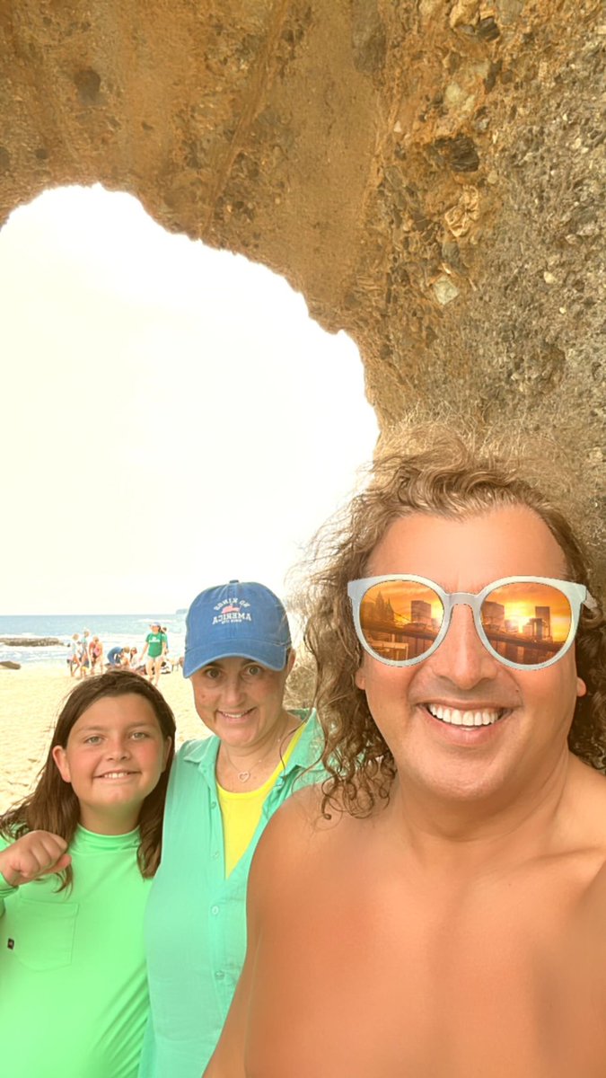 drjohnfekrat's tweet photo. Family, sun, sand, and sea, that sounds
like a summer to me.🌞🏖️❤️

#summer #family #love #fun #disneyland #universalstudioshollywood #warnerbrosstudios #broadway #lagunabeach #pacificaquarium #wildriverswaterpark #liloandstitch #leonelfekrat https://t.co/7yjLXGsiHK