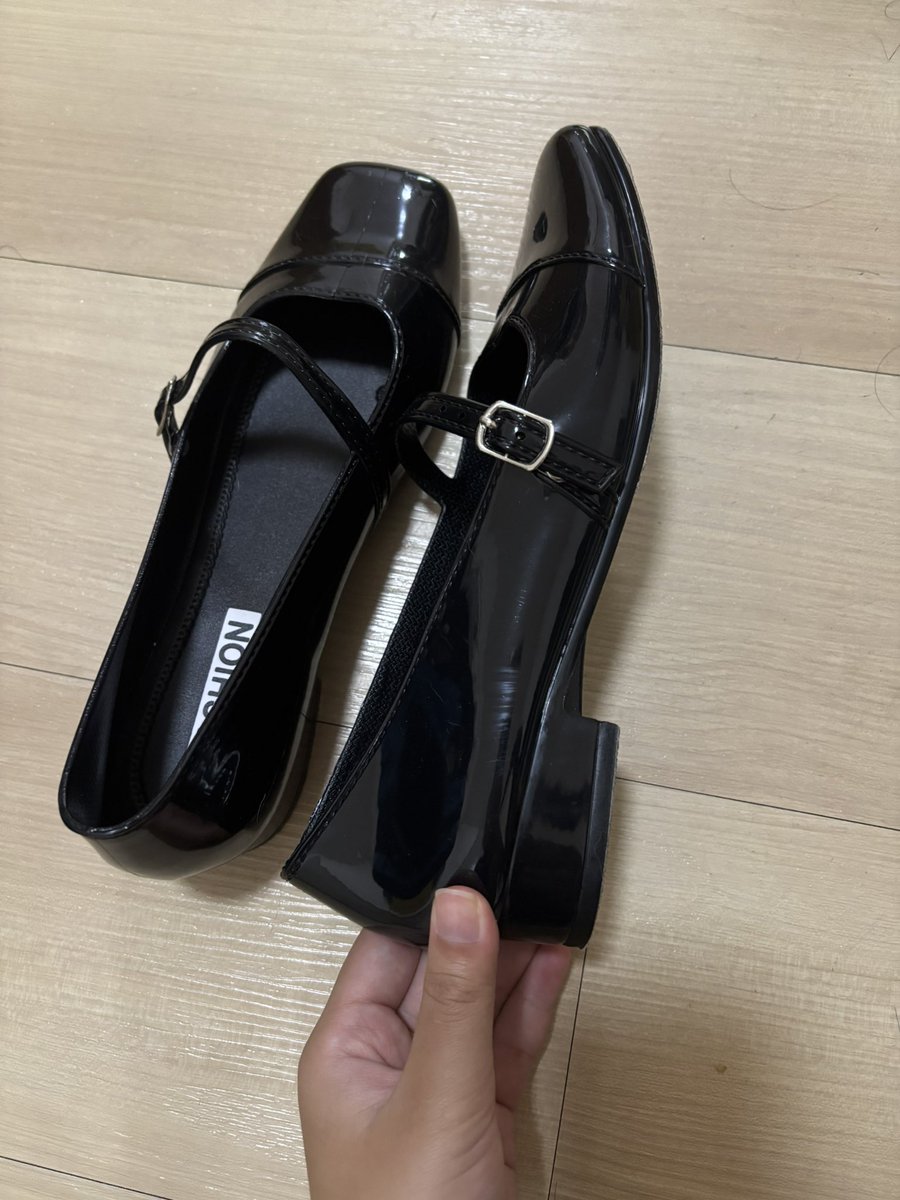 suwapint's tweet photo. ส่งต่อรองเท้าคัชชู แมรี่เจน
แค่ลองใส่ไม่ได้ใส่ไปข้างนอกค่ะ
คู่ละ70รวมส่ง
#รองเท้ามือสอง #รองเท้ามือ2 #ส่งต่อรองเท้า #ส่งต่อรองเท้ามือสอง #รองเท้ามือสองของแท้ https://t.co/u1Jcv2VSeK