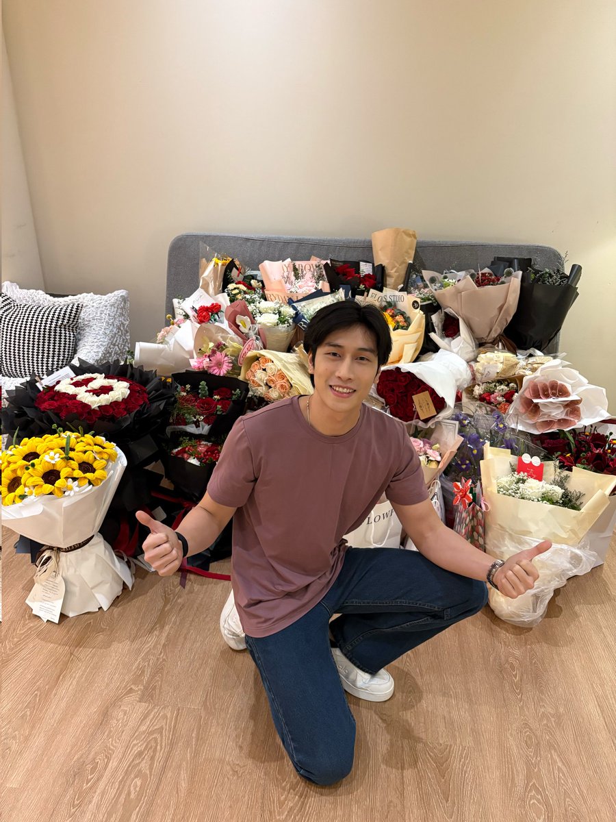 biblesumett's tweet photo. ขอบคุณทุกคนที่มาเมื่อวานและคืนนี้ครับขอบคุณครูหนิงและพี่ๆนักแสดงเป็น พิเศษที่ช่วยผม เป็นอีกหนึ่งประสบการณ์ที่รู้สึกว่าท้าทาย และ  challenge ตัวเองดี หวังว่า ทุกคนจะ enjoy กับ show นะครับ
love you all 🖤

#ImprovNightxBibleD2
#ImprovNight #LifeOutLoud https://t.co/Yfg3M8FMrC