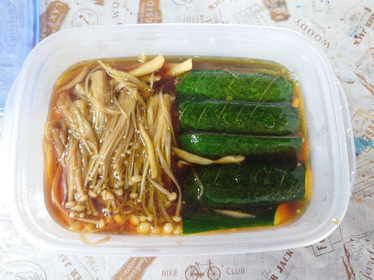 エノキとズッキーニの煮浸し