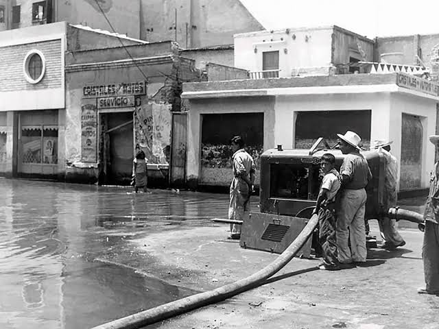 Finalmente, una de las razones por las que se acabaron entubando los ríos de la Ciudad de México fue evitar que con las fuertes lluvias estos acabaran desbordándose. Por ejemplo, el río de la Piedad durante el siglo XIX y parte del XX se desbordaba inundando el Panteón Francés y
