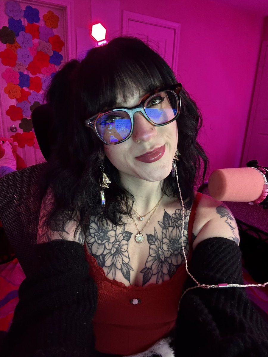 live on kick 🥸 kick.com/dejenqueen