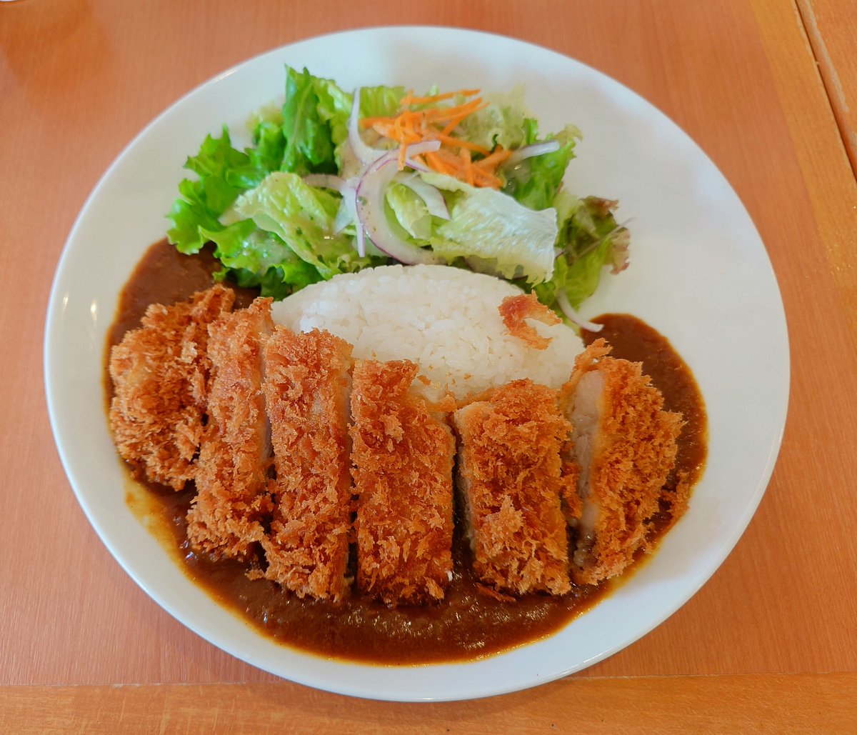 今日のランチは、不二家さんでカツカレーを頂きました🤤🤤カツもボリュームあって揚げたてで美味しかった☺️👍