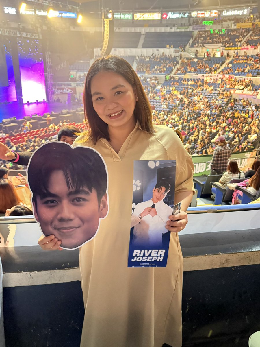 RiverOppa's tweet photo. Preggy #retRIVER momma 🐾 was so happy last night! 🤗
Thank you so much for the super friendly, lovely and accommodating @retRIVERsOFC fam! Undeniably the best supporters of #RiverJoseph 💯
Continuing our cheers, love and support for you @iamriverjoseph 💙
#PBBCollove https://t.co/EVgEy9WnTX
