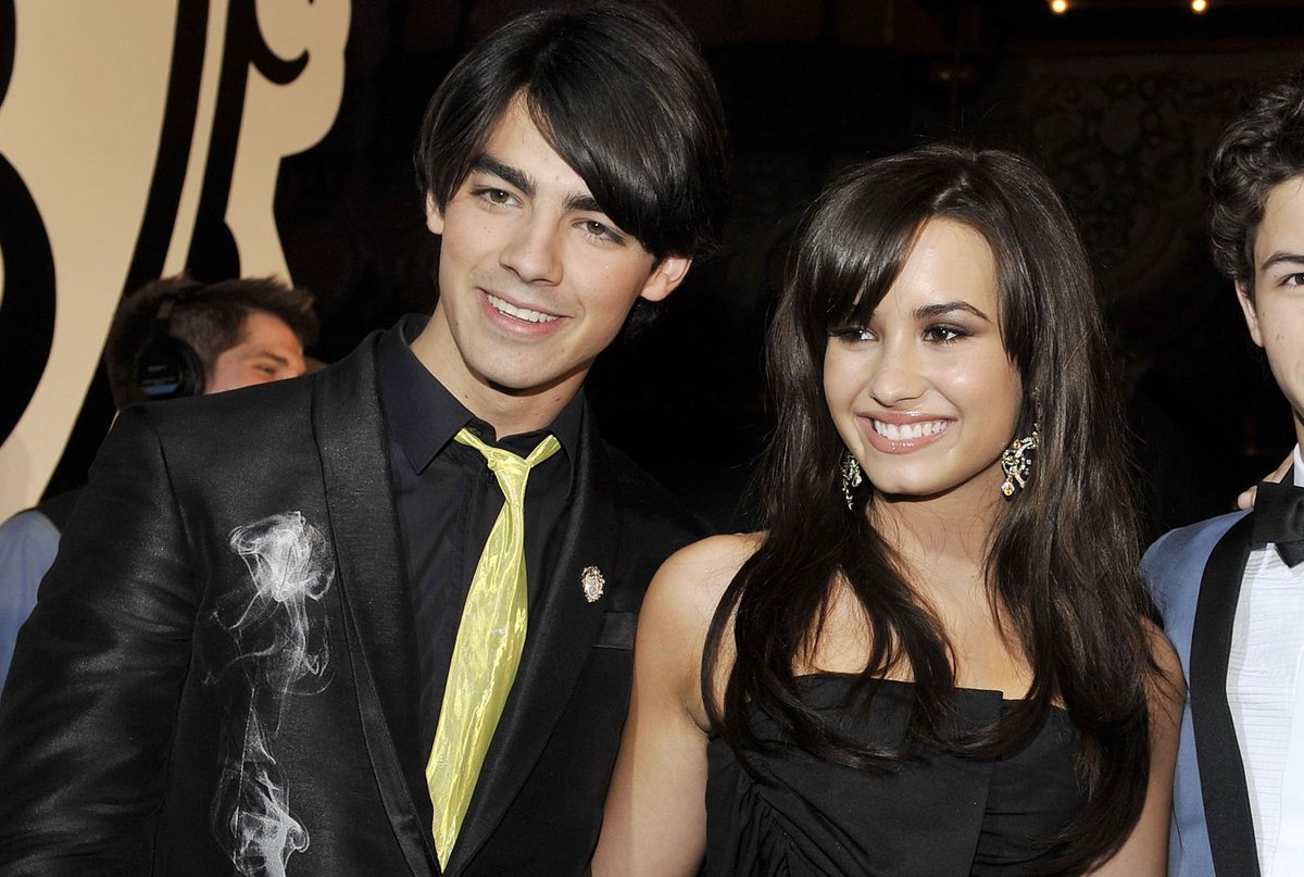 eitherwaydemi's tweet photo. they will always be besties https://t.co/yI5BqUGkpS