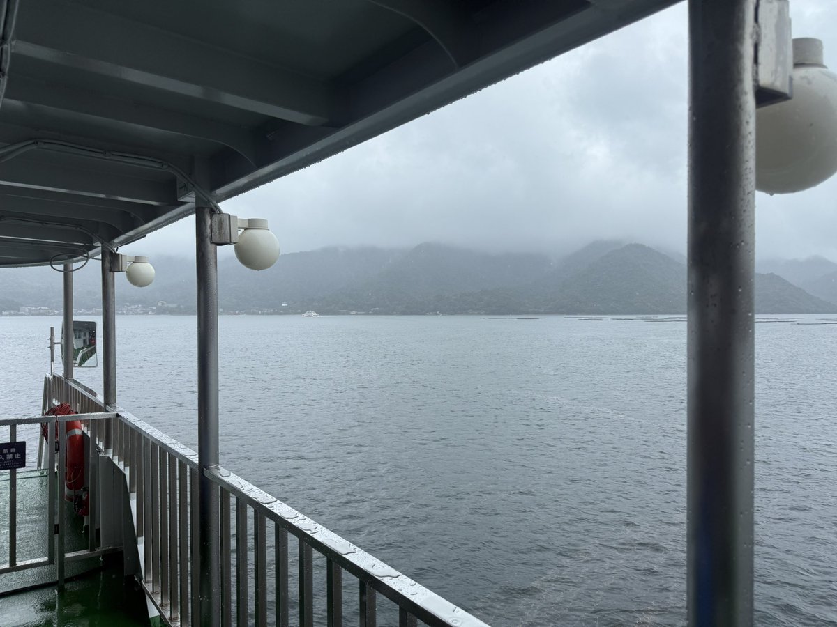 hog008811's tweet photo. 宮島！！
あいにく雨！心安らかなり！
レモン酎ハイ美味し！ https://t.co/3H4sS6ZgB0