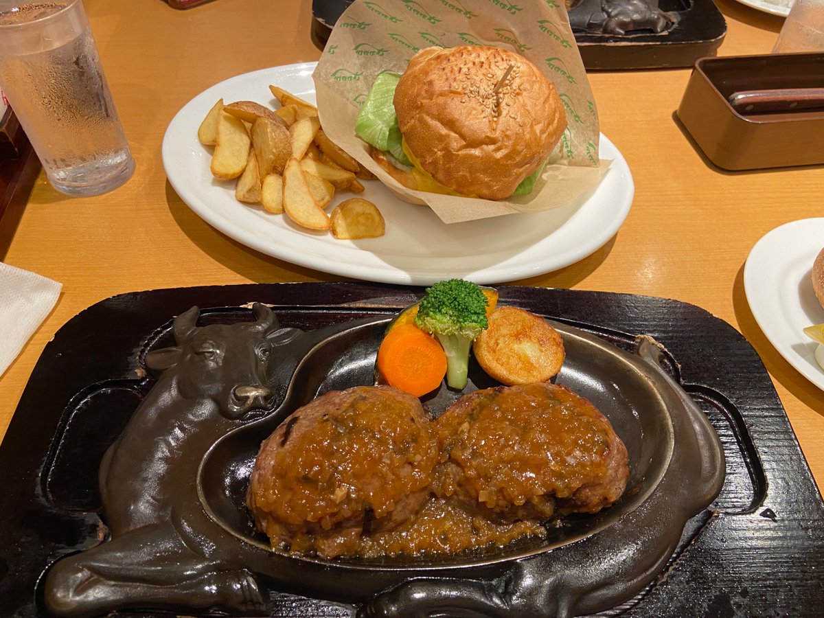 S2TB_korsk's tweet photo. 静岡と言えばの「さわやか」
せっかく来れたのでわんぱくにチーズバーガーとげんこつハンバーグ。
大変美味しゅうございました。 https://t.co/sJrufsY9gT