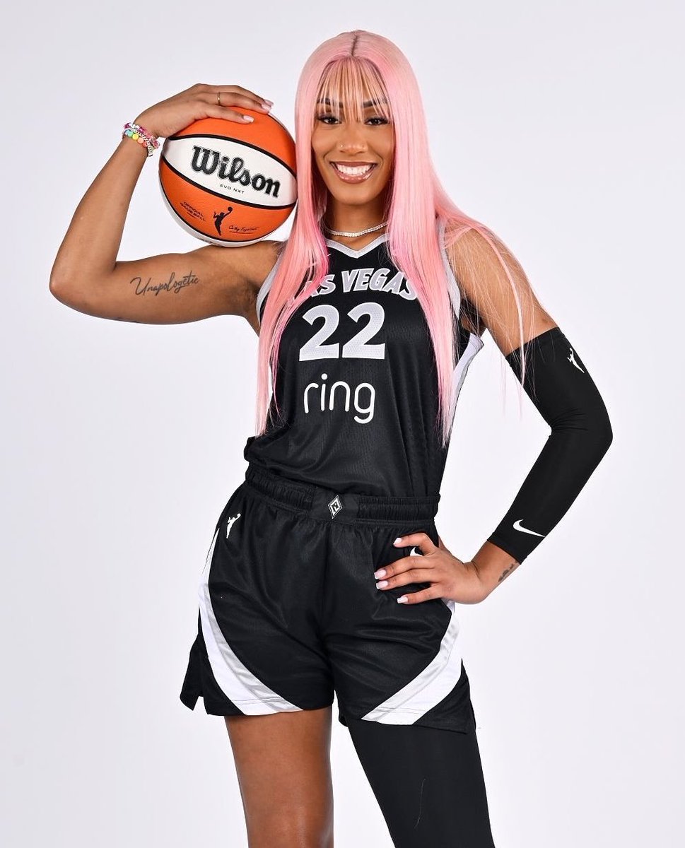 HealthSolu35848's tweet image. Wilson becomes the first player in WNBA history to record 30 points and 20 rebounds in a single game

Here is the link to watch full video here ⬇️
url-shortener.me/2RR6

 #Ajawilson #WNBA #RivalsWeek #ALLINLV #WelcometotheW #WNBATwitter #CTsun #LasVegas #Basketball #sportspick