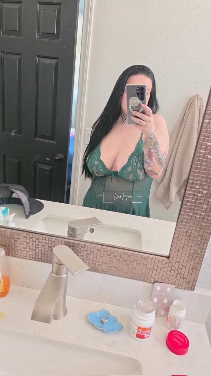Hungover but getting ready!! See you all soon 😘 💓