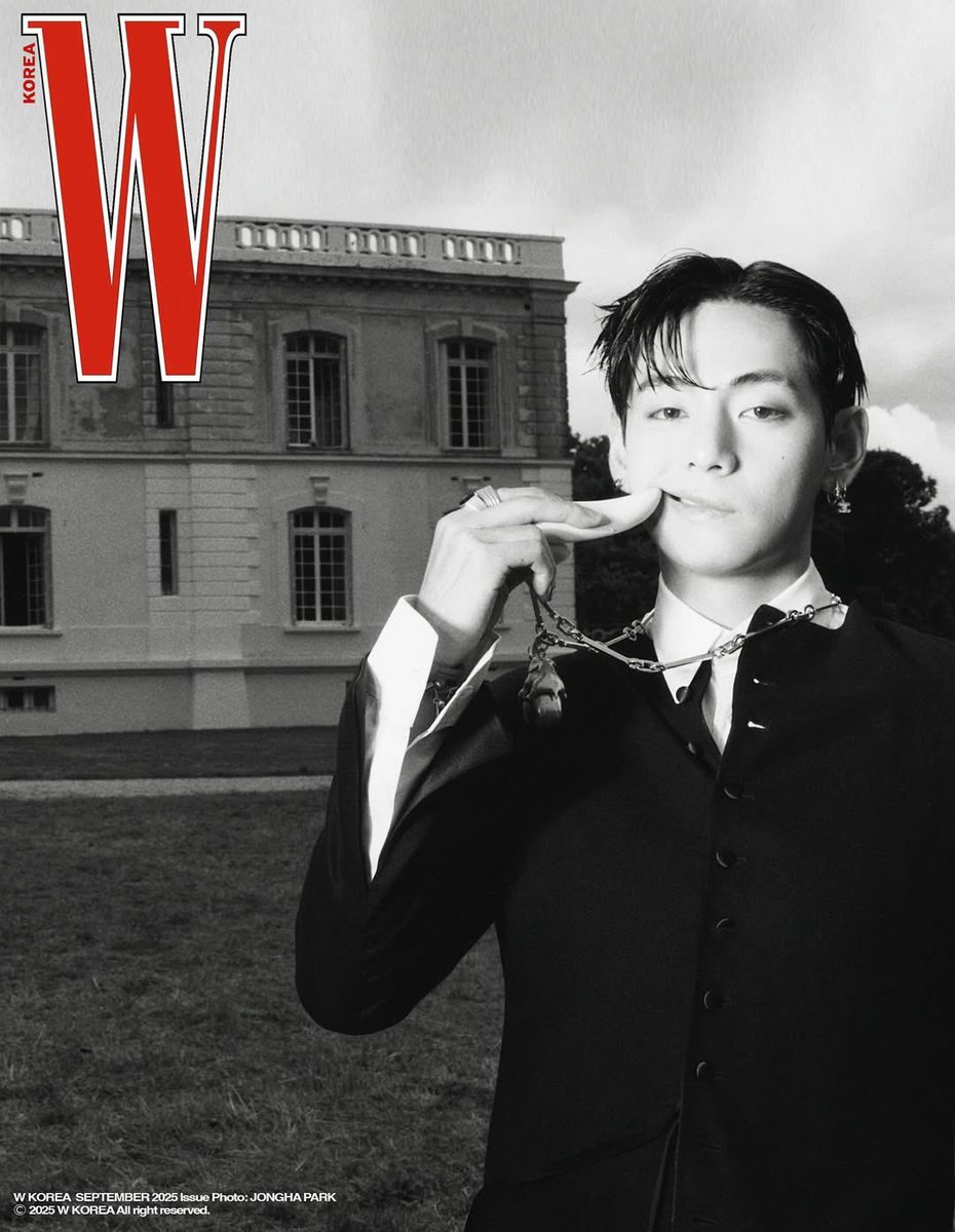 #V via Instagram Post (2)

No. V celine
instagram.com/p/DNM0AOiRiNO/…