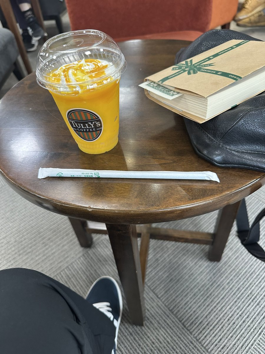 _____shun____'s tweet photo. #タリーズ
#クリーミーマンゴータンゴスワークル
#読書 https://t.co/jtflWvZTfn
