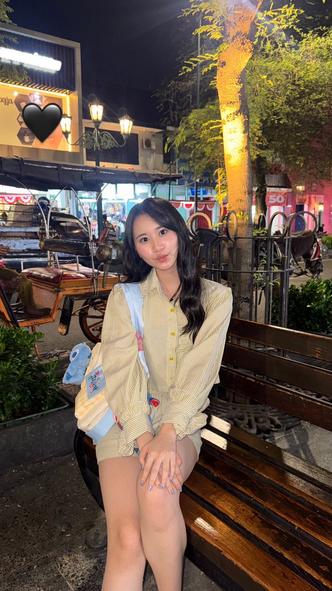 AA_AlyaJKT48's tweet photo. happy #AlMond malioboro😎🫶 https://t.co/SCo9h1ImAV