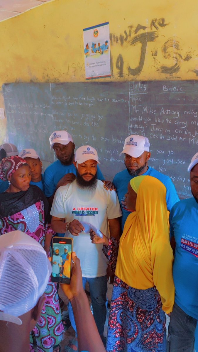 MovementDa22229's tweet photo. Empowering the community On behalf of Dr Abubakar bukola saraki https://t.co/HYJr0dtuZR