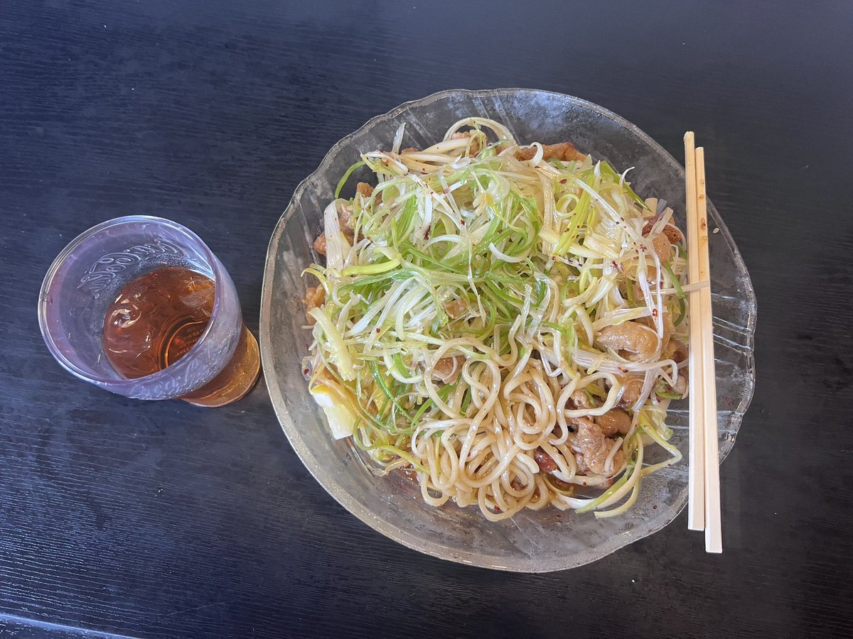 今日はしれっと朝イチではまさん👹へ‼️😊
限定B冷やし中華(ネギ、鶏皮)中盛り‼️
あれ❓やられた❓やった❓
見た瞬間撃沈‼️😭💔
めちゃうまーー‼️😆
たまらん‼️💖
早々に夜🌃はま👹決定‼️🤣
大将👹女将さん、ご馳走様でした‼️🙇‍♂️
お会いした皆様ありがとうございました‼️🙇‍♂️
#秋田ラーメンはま
#川越市