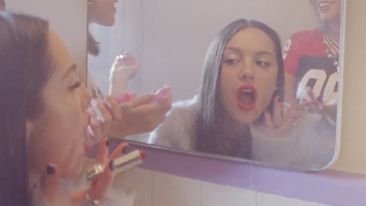 PopBase's tweet image. 2 years ago today, Olivia Rodrigo released ‘bad idea right?’