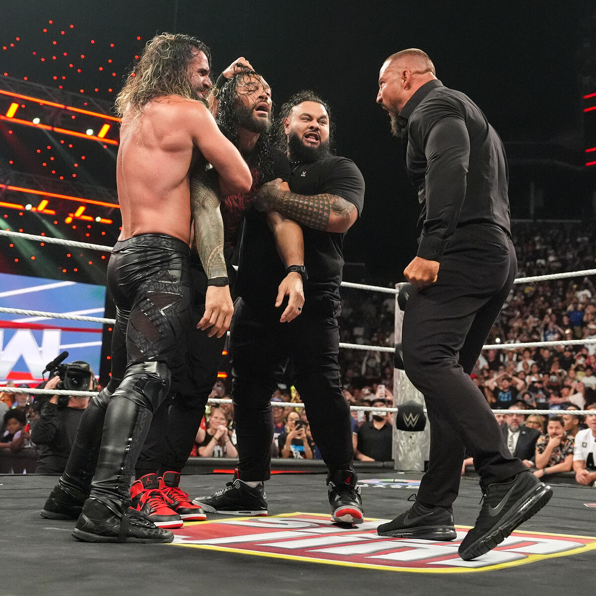 #WWERaw    FOLLOW TRAIN!

- RT 
- Reply with a GIF of your favorite wrestler  
- Like and follow everyone who does this