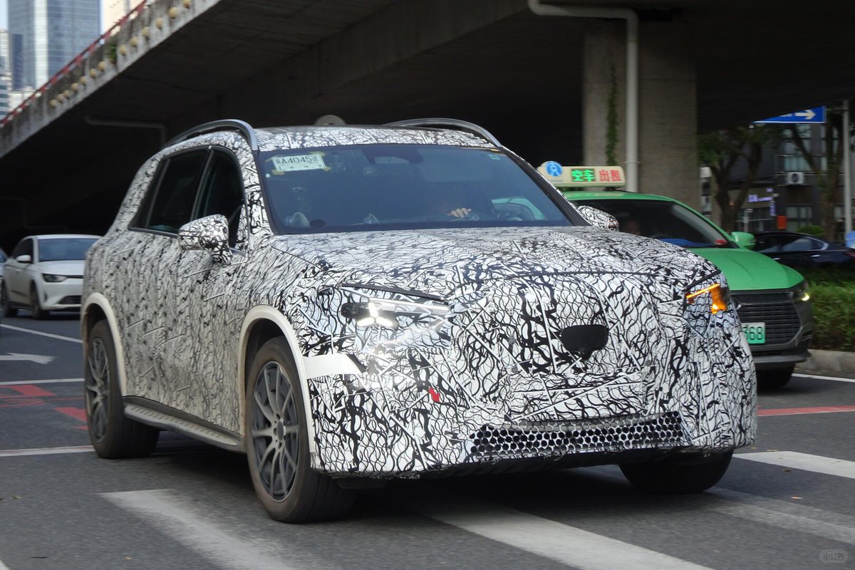 DriveGreen80167's tweet photo. Long-wheelbase China-made all-electric GLC spotted undergoing tests in China 🇨🇳⚡
#MercedesBenz #GLC #ElectricGLC #LWB #LuxurySUV #EV #ElectricVehicle $MBG #CarSpotting #TestCar #AutoNews #LuxuryCars #CarEnthusiast #CarCulture #CarCommunity #CarPhotography #CarGram #InstaCar #CarLife #SUV #PerformanceSUV #DreamCar #CarOfTheDay #CarObsessed #LuxuryLifestyle #CarScene