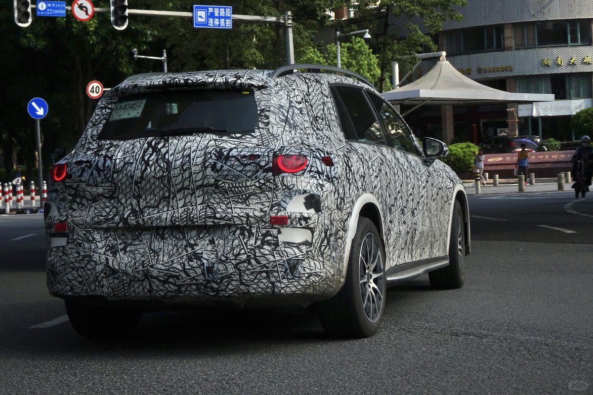 DriveGreen80167's tweet photo. Long-wheelbase China-made all-electric GLC spotted undergoing tests in China 🇨🇳⚡
#MercedesBenz #GLC #ElectricGLC #LWB #LuxurySUV #EV #ElectricVehicle $MBG #CarSpotting #TestCar #AutoNews #LuxuryCars #CarEnthusiast #CarCulture #CarCommunity #CarPhotography #CarGram #InstaCar #CarLife #SUV #PerformanceSUV #DreamCar #CarOfTheDay #CarObsessed #LuxuryLifestyle #CarScene