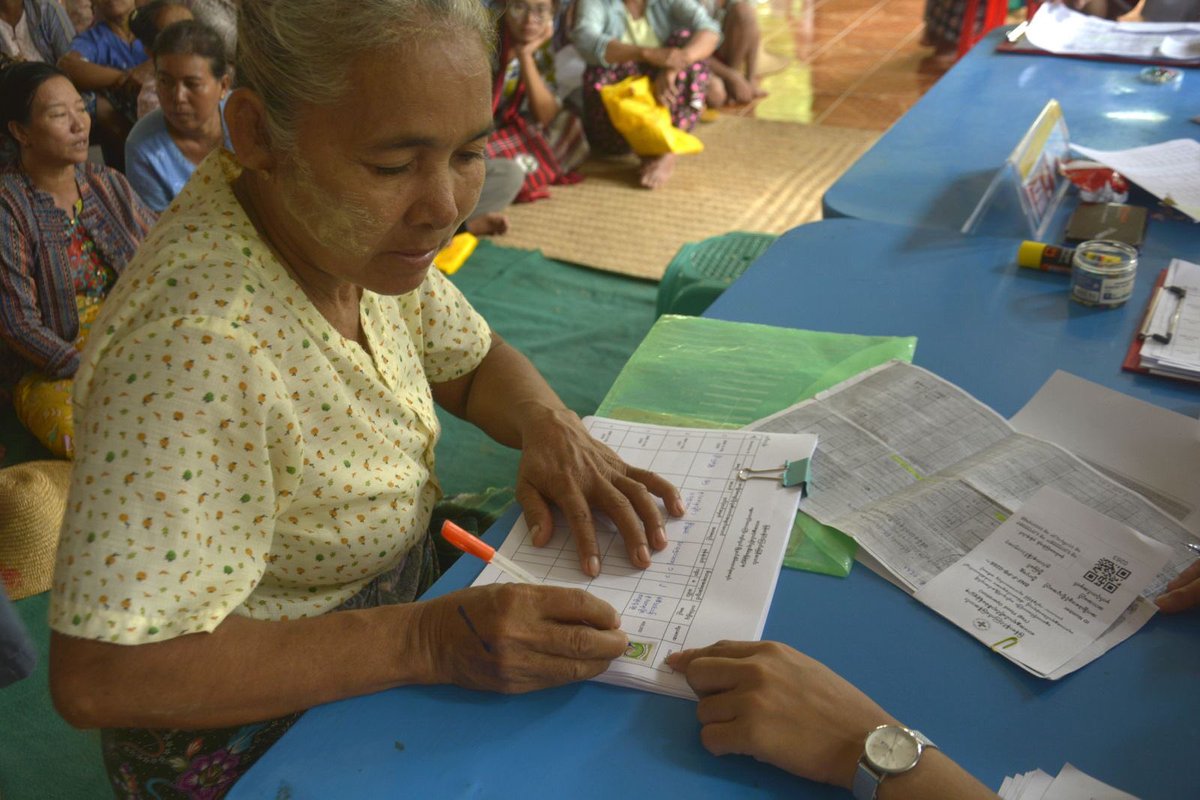 MyanmarRedCross's tweet photo. On Aug 8 in Putikone Village, Pyawbwe, #Mandalay, #MyanmarRedCross provided Ks 400,000 each to 249 households (total Ks 99.6M) under the #TyphoonYagi recovery program, with support from @ifrc.
Door-to-door assistance was provided to three households. https://t.co/n3fPst3DRM