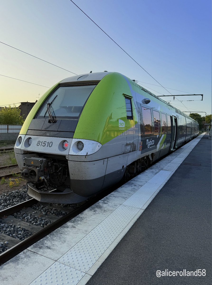 Salut les voyageurs 👋

Nouveau lundi, nouvelle semaine, et toujours la même recette : on embarque tôt, et surtout de bonne humeur ! 🚆

Petit arrêt prévu à 09h00 pour laisser monter Marie à bord, qui assurera la suite de l'info trafic #TRAINMobigo jusqu’à midi. 

Bon réveil et