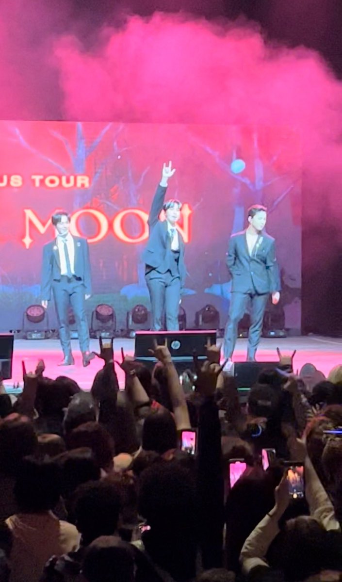 lgbtseoho's tweet photo. 2022 vs 2025 π
#KEONHEE
#ONEUS #H_OUR_US
#2025ONEUSWORLDTOUR
#ONEUSinCLEVELAND https://t.co/uqnmBbFzUW